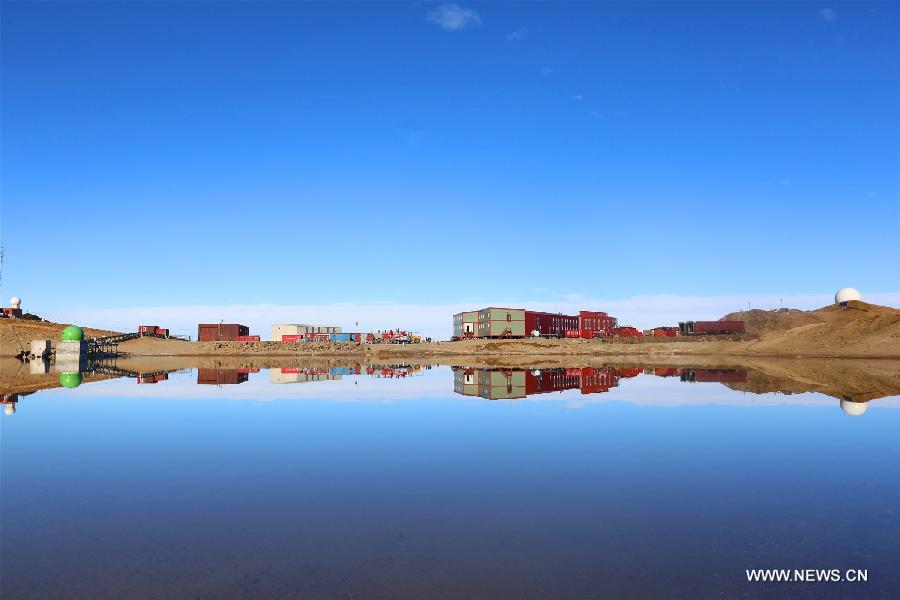 Chinese icebreaker Xuelong, or Snow Dragon, began its return journey on Monday after an over three-month expedition in Antarctica. 