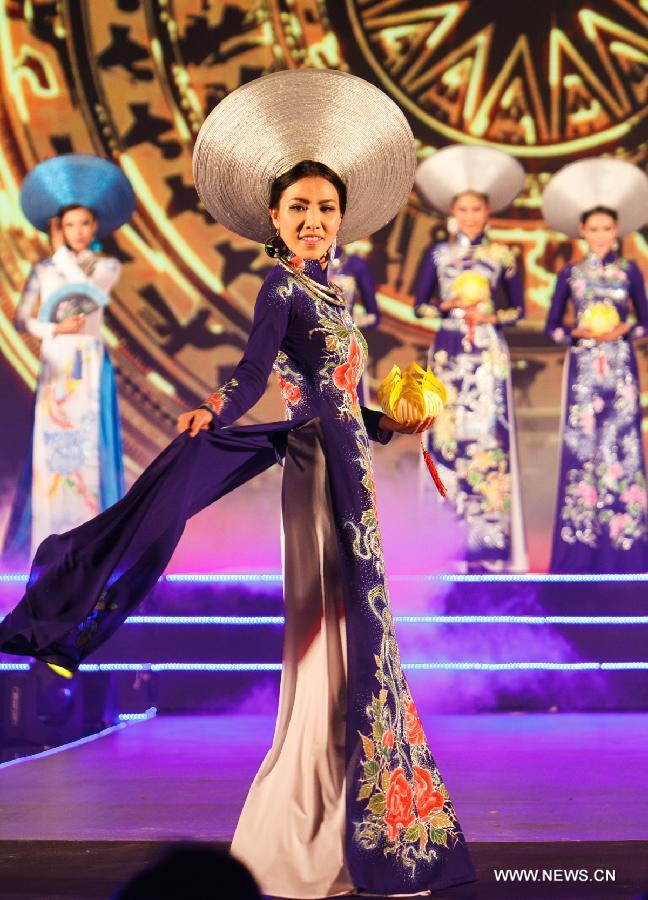 VIETNAM-HO CHI MINH CITY-AO DAI FESTIVAL