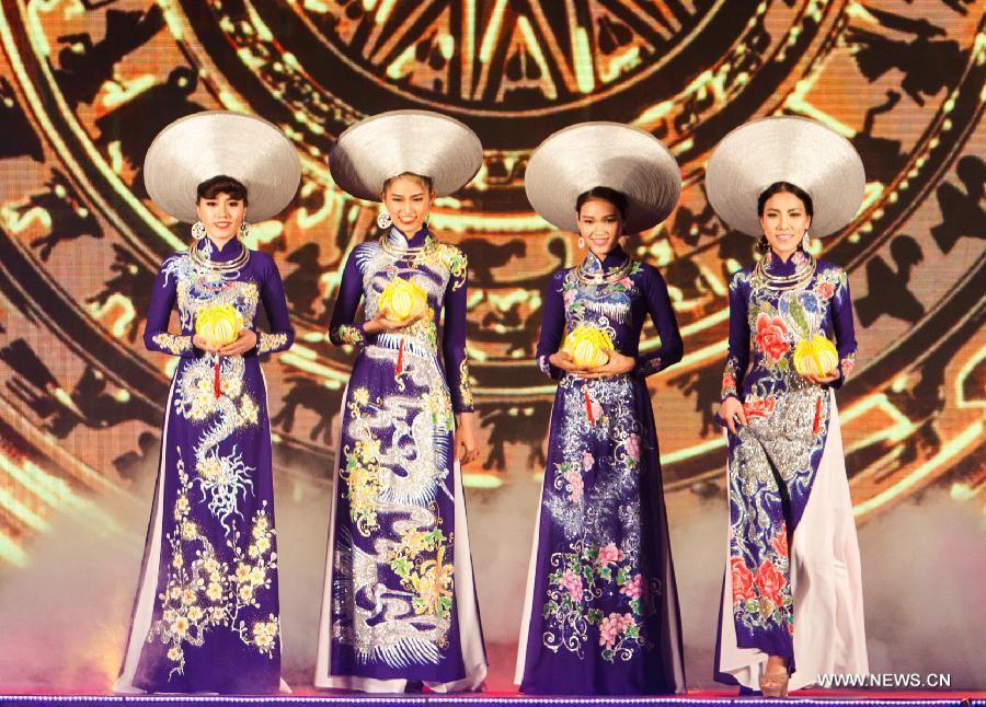 VIETNAM-HO CHI MINH CITY-AO DAI FESTIVAL