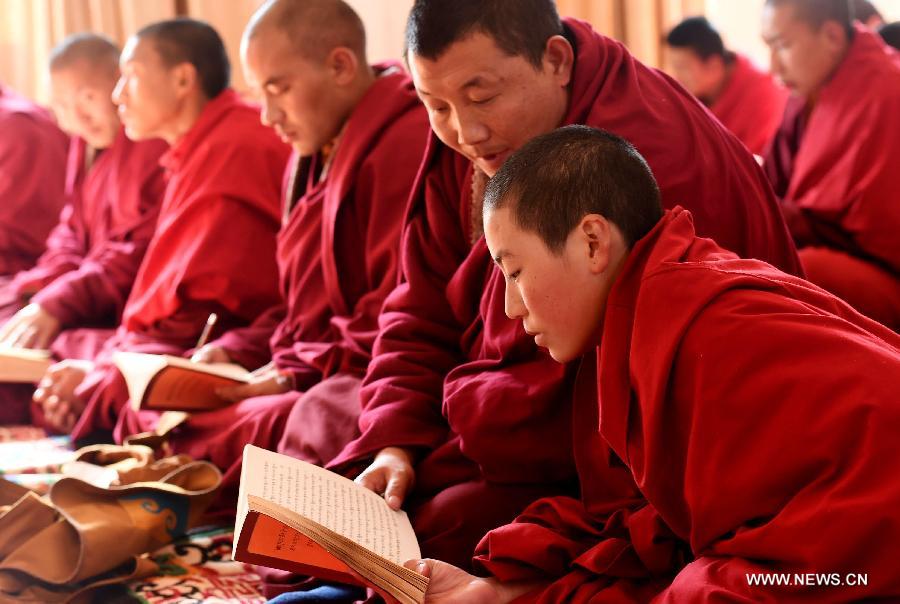 Located at an altitude of 3,300 meters, Yunnan Institute of Buddhist Studies Diqing Branch is an important school of Tibetan Buddhism in Yunnan.