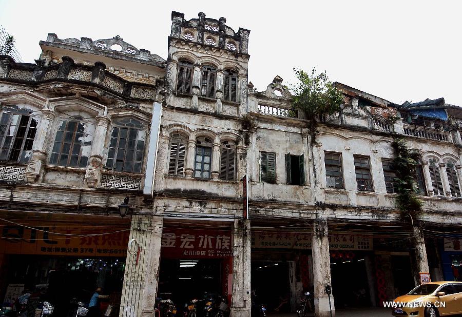 Qilou buildings, or arcade-houses, were first popular in Europe and was then introduced to the world. China's first Qilou building was built in Guangzhou, capital of south China's Guangdong Province, which is also among the first coastal cities to embrace foreign culture and begin modernization.