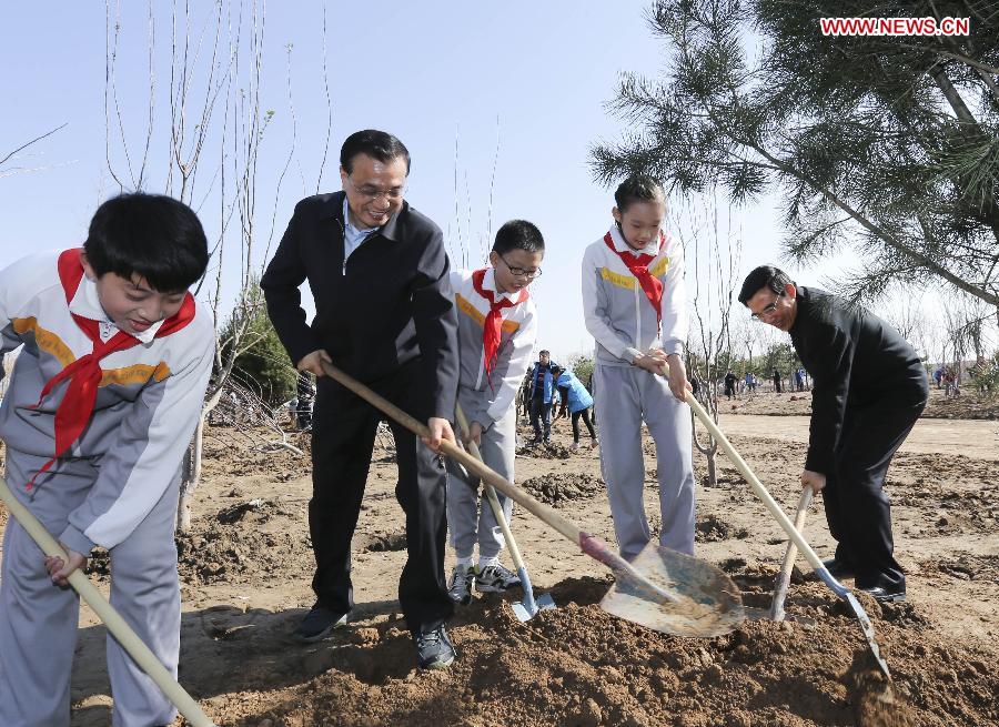 Top CPC and state leaders Xi Jinping, Li Keqiang, Zhang Dejiang, Yu Zhengsheng, Liu Yunshan, Wang Qishan and Zhang Gaoli attended a tree planting event in Beijing on Friday.