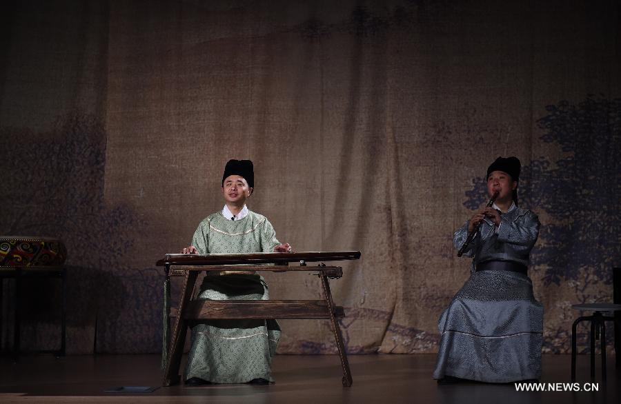 Over 400 audiences watched a Chinese ancient music performance by the music group of Henan Museum at Okan University in Istanbul on Thursday.