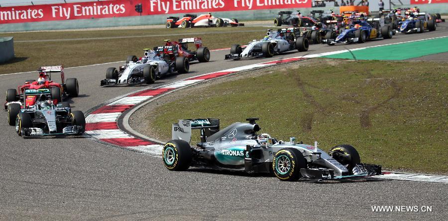 Mercedes AMG driver Lewis Hamilton (bottom) of Britain drives during the Chinese Formula One Grand Prix at Shanghai International Circuit in Shanghai, China, April 12, 2015. 