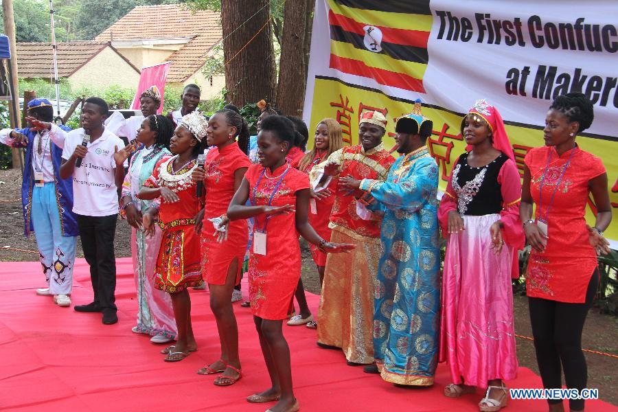 Local students sing Chinese songs during the first Confucius Institute Open Day at Makerere University in Kampala, Uganda, April 25, 2015. 