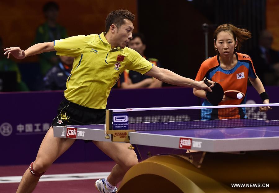 China's Xu Xin(L)/South Korea's Yang Haeun compete during the Mixed Doubles match against Russia's Alexey Liventsov/Yulia Prokhorova at the 53rd Table Tennis World Championships in Suzhou, city of east China's Jiangsu Province, on April 29, 2015. Xu Xin/Yang Haeun won the match 4-2. (Xinhua/Han Yuqing) 