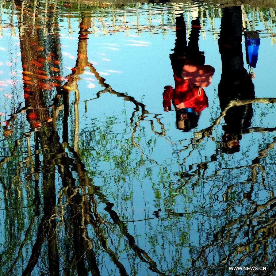 The lake was listed as a UNESCO World Cultural Heritage site in 2011, described as 'has influenced garden design in the rest of China as well as Japan and Korea over the centuries'. 