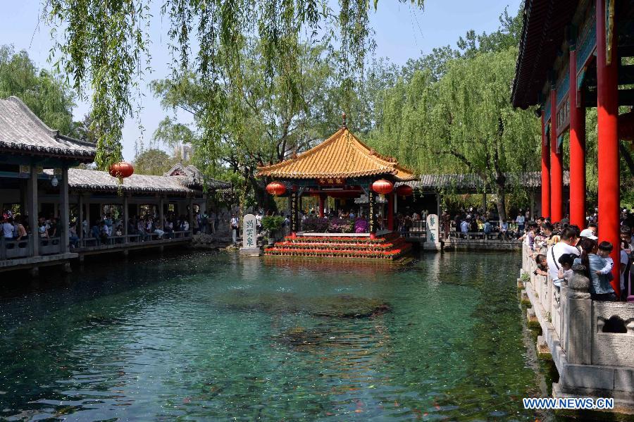 People visit the Baotuquan Park in Jinan, capital of east China's Shandong Province, on May 1, 2015. Shandong received more than 28 million tourists during the May Day holidays on May 1-3. (Xinhua/Zhu Zheng)