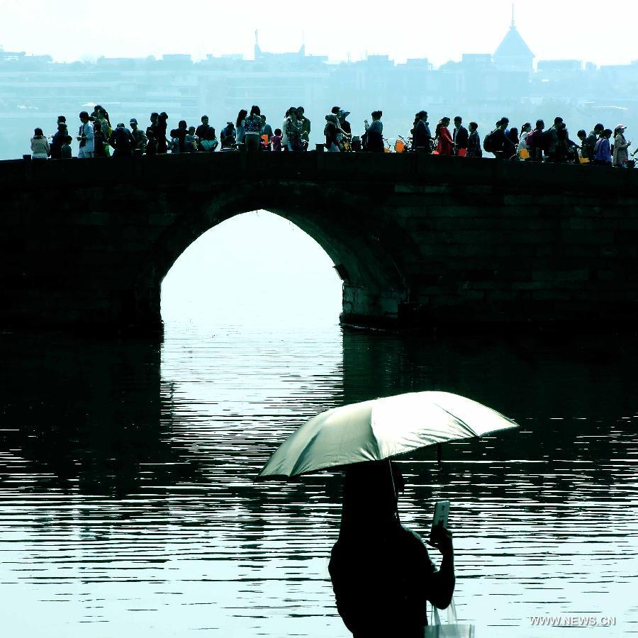 The lake was listed as a UNESCO World Cultural Heritage site in 2011, described as 'has influenced garden design in the rest of China as well as Japan and Korea over the centuries'. 