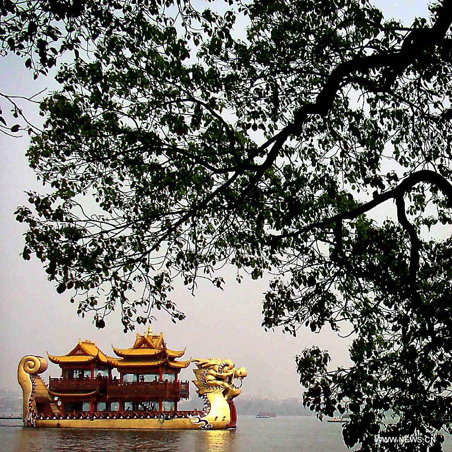 The lake was listed as a UNESCO World Cultural Heritage site in 2011, described as 'has influenced garden design in the rest of China as well as Japan and Korea over the centuries'. 