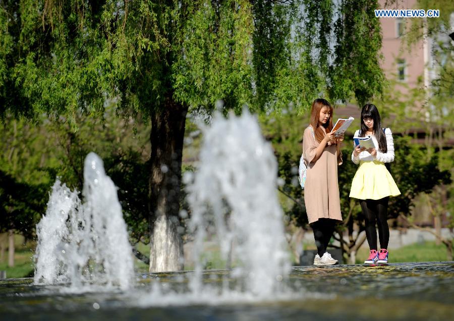 Shenyang Agricultural University kicked off the 'morning reading in summer' activity on Wednesday, the Beginning of Summer, the 7th solar term on the Chinese lunar calendar.