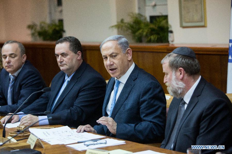 Israeli Prime Minister Benjamin Netanyahu (2nd R) addresses the first cabinet meeting of the Israel's 34th government at the Prime Minister's office in Jerusalem, on May 15, 2015.