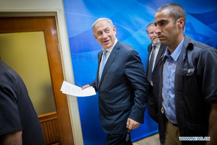 Israeli Prime Minister Benjamin Netanyahu (C) arrives for the first cabinet meeting of the Israel's 34th government at the Prime Minister's office in Jerusalem, on May 15, 2015.