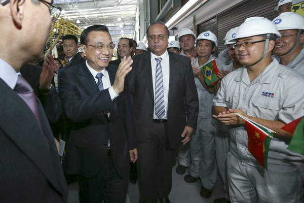 Premier Li rides on new China-made train in Rio de Janeiro