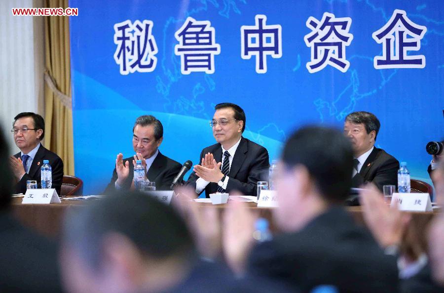 Chinese Premier Li Keqiang (C) speaks during a symposium on Chinese companies in Peru in Lima, capital of Peru, May 23, 2015.