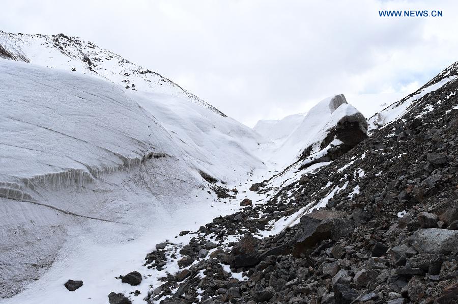 Glaciers on Qilian Mountains have shrunk 36 square kilometers over the past 10 years, and the altitudes of terminal and snow line have risen on average 2-6.5 meters per year.