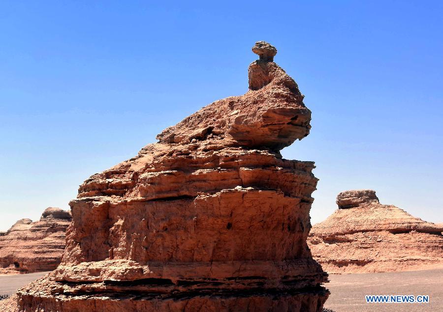 Photo taken on May 24, 2015 shows a peacock-shaped yardang landform at Dunhuang Yardang National Geopark in Dunhuang, northwest China's Gansu Province. (Xinhua/Wang Song)