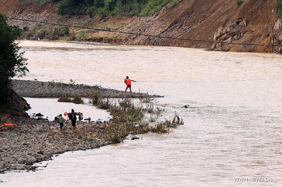 A worker repairs fiber-optic after rainstorms in Jiyong Village under Leishan County, southwest China's Guizhou Province, May 28, 2015. Leishan County lost access to power and water supplies after torrential rain battered the area from Tuesday night to Wednesday. The rescue work is underway.