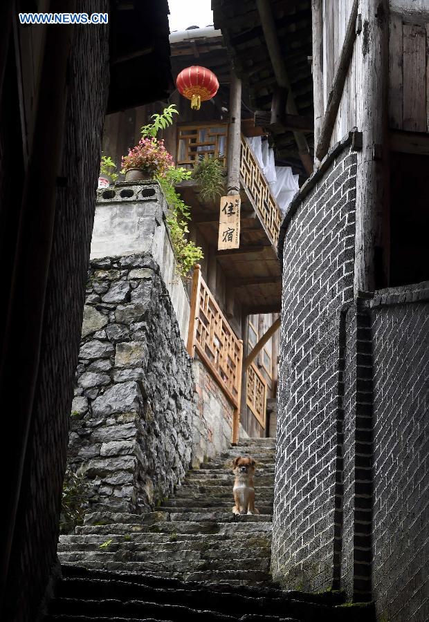 in the intersection of Wujiang River and Apeng River, Gongtan enjoys a history of over 1,700 years. Gongtan ancient town has now been developed into a tourist site after it was relocated a kilometer away from the original site in 2008 due to the construction of a hydropower station.
