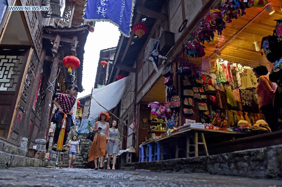 in the intersection of Wujiang River and Apeng River, Gongtan enjoys a history of over 1,700 years. Gongtan ancient town has now been developed into a tourist site after it was relocated a kilometer away from the original site in 2008 due to the construction of a hydropower station.