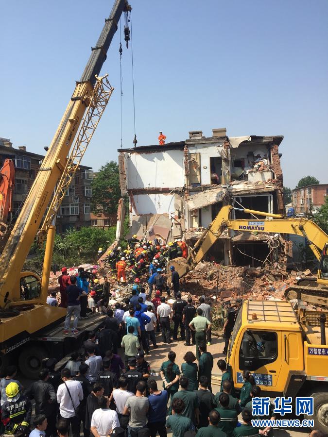 辽宁葫芦岛一居民住宅楼发生疑似液化气爆炸