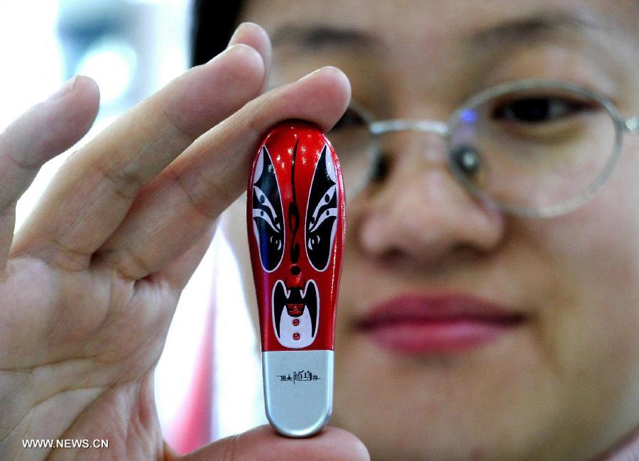 #CHINA-PEKING OPERA MASKS-FASHION (CN)