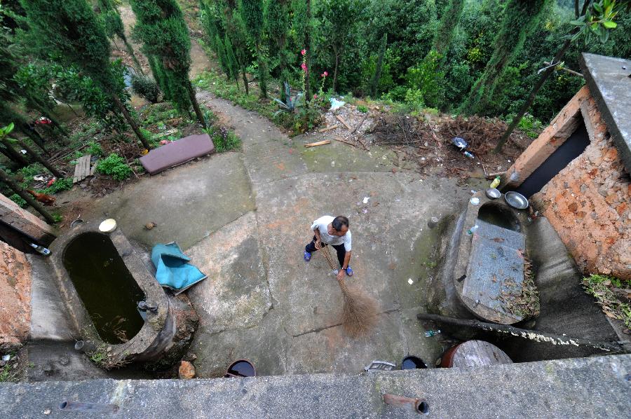 CHINA-HUNAN-ELDER-CAVE HOUSE(CN)