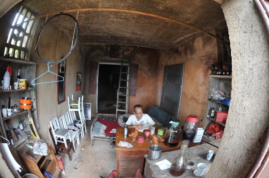 CHINA-HUNAN-ELDER-CAVE HOUSE(CN)