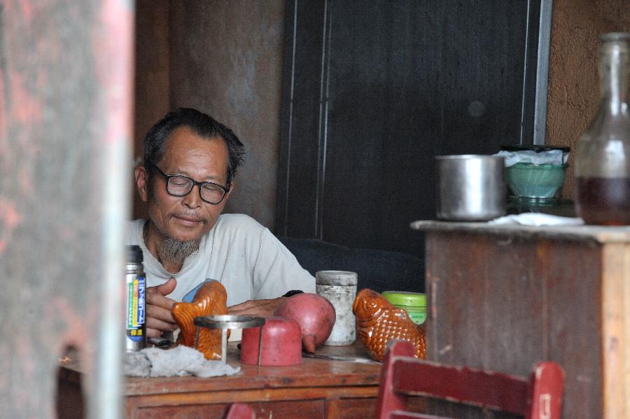 CHINA-HUNAN-ELDER-CAVE HOUSE(CN)