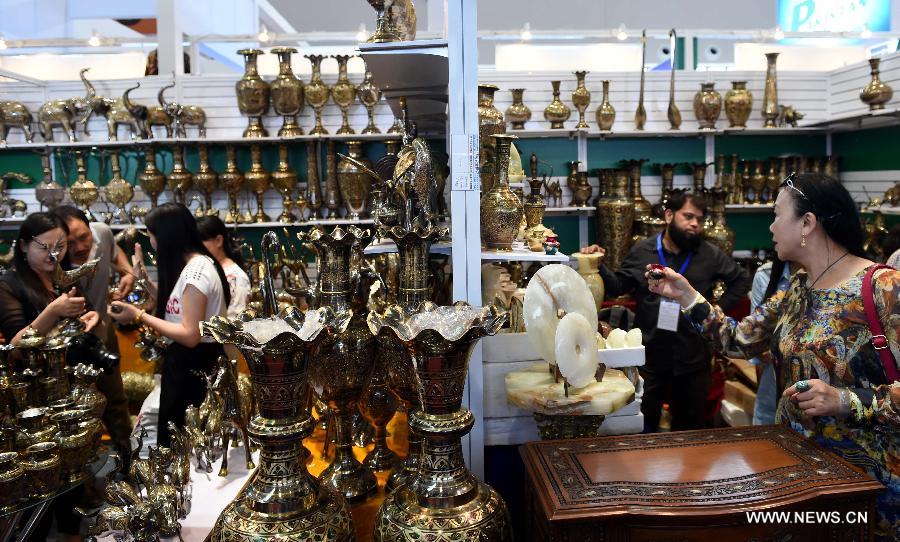 People choose goods from South Asia during the 23rd Kunming Import and Export Fair in Kunming, capital of southwest China's Yunnan Province, June 15, 2015. 