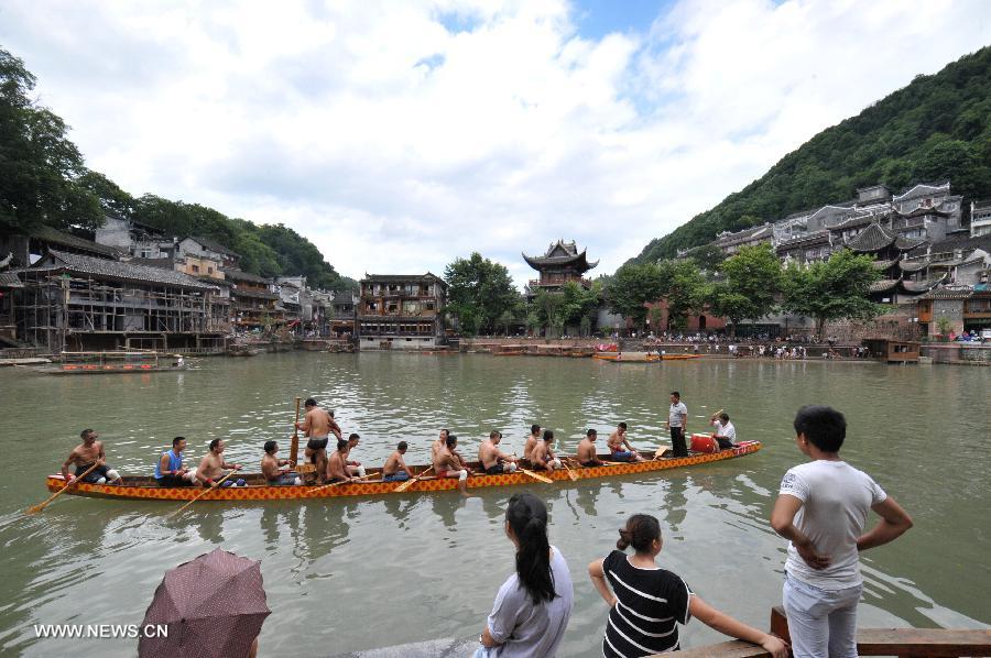 CHINA-FENGHUANG-DRAGON BOAT(CN)