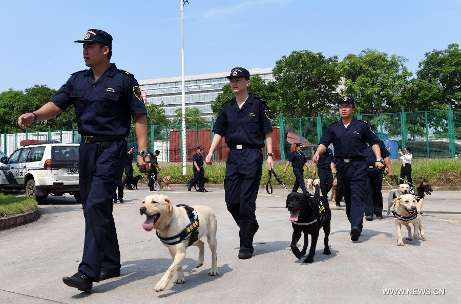 Photo taken on June 15, 2015 shows sniffer dogs and their trainers at a launching ceremony of an anti-drugs campaign in Guangzhou, capital of south China's Guangdong Province.