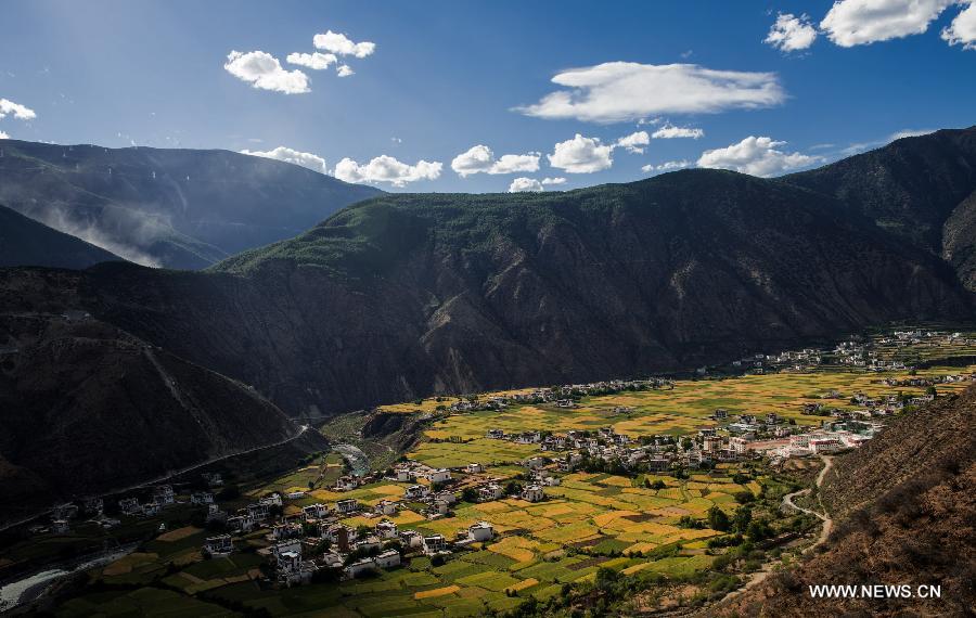 CHINA-SICHUAN-XIANGCHENG-COUNTRYSIDE SCENERY (CN)