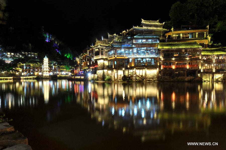 CHINA-HUNAN-FENGHUANG-NIGHT VIEW (CN)