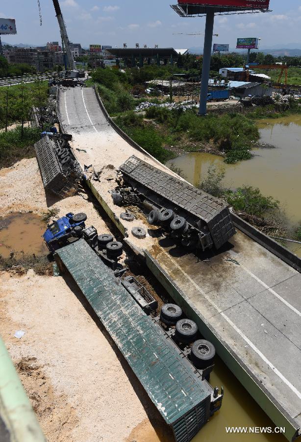 CHINA-GUANGDONG-HIGHWAY RAMP-COLLAPSE (CN)