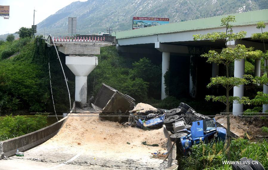 CHINA-GUANGDONG-HIGHWAY RAMP-COLLAPSE (CN)