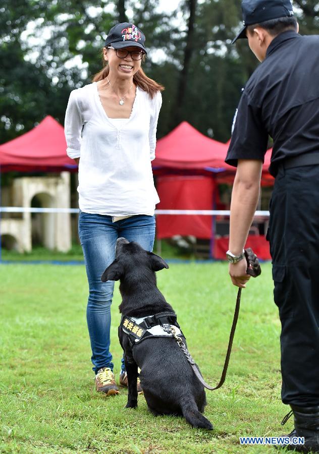 A sniffer dog and its handler make a demonstration.