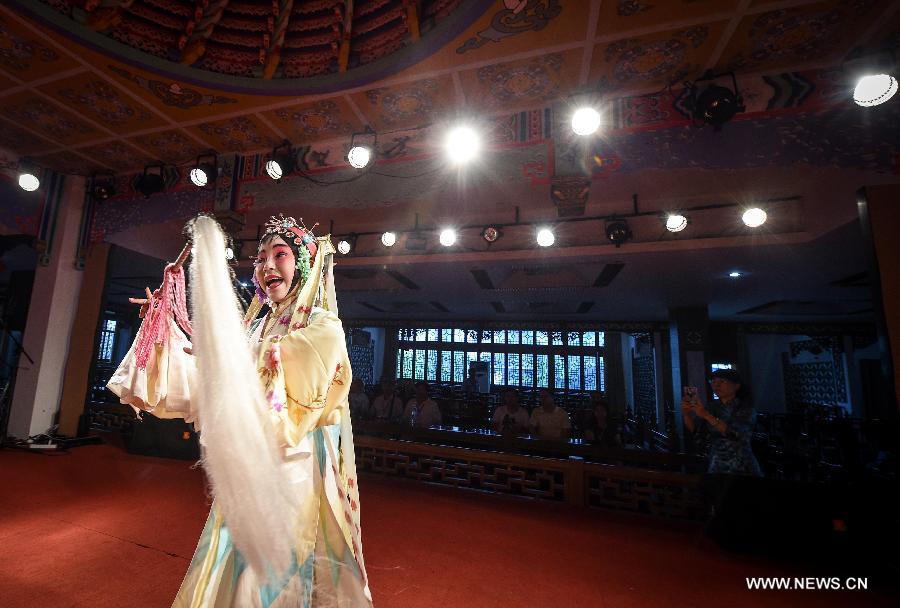 CHINA-NANJING-GIRL-KUNQU OPERA-DREAM(CN)