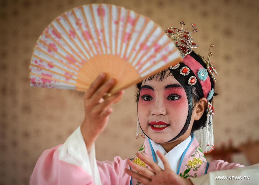 CHINA-NANJING-GIRL-KUNQU OPERA-DREAM(CN)