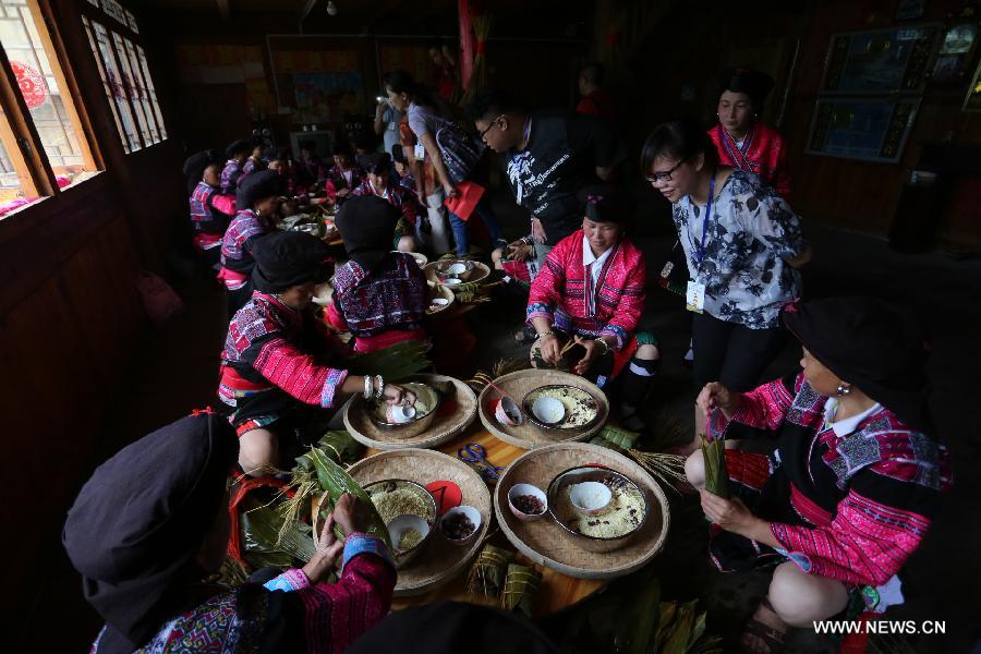 Local Hong Yao peole, a branch of Yao ethnic group who favor red clothes, gathered to celebrate a traditional red clothes fair here on Monday. 