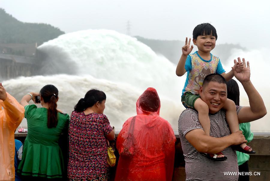 CHINA-HENAN-YELLOW RIVER-XIAOLANGDI DAM-WATER CASCADES (CN) 