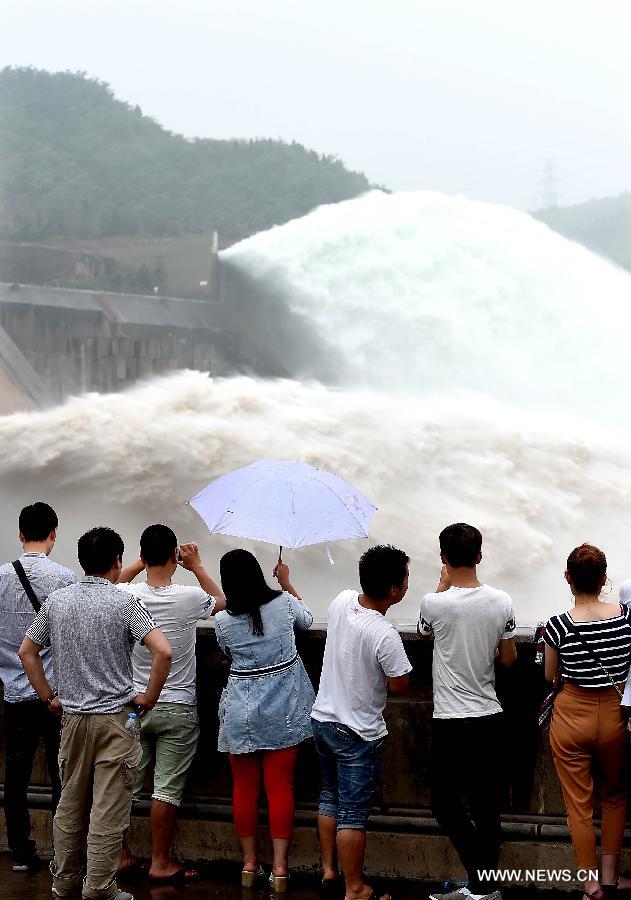 CHINA-HENAN-YELLOW RIVER-XIAOLANGDI DAM-WATER CASCADES (CN) 