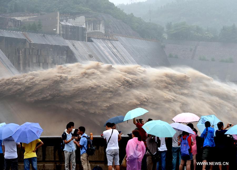 CHINA-HENAN-YELLOW RIVER-XIAOLANGDI DAM-WATER CASCADES (CN) 