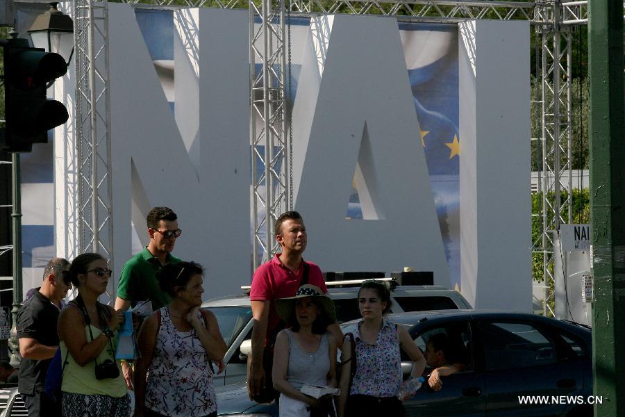 European Commission President Jean-Claude Juncker said Friday in Luxembourg that the Greek government's position will be 'dramatically' weakened in negotiations with creditors if the Greek vote 'no' in Sunday's referendum. 