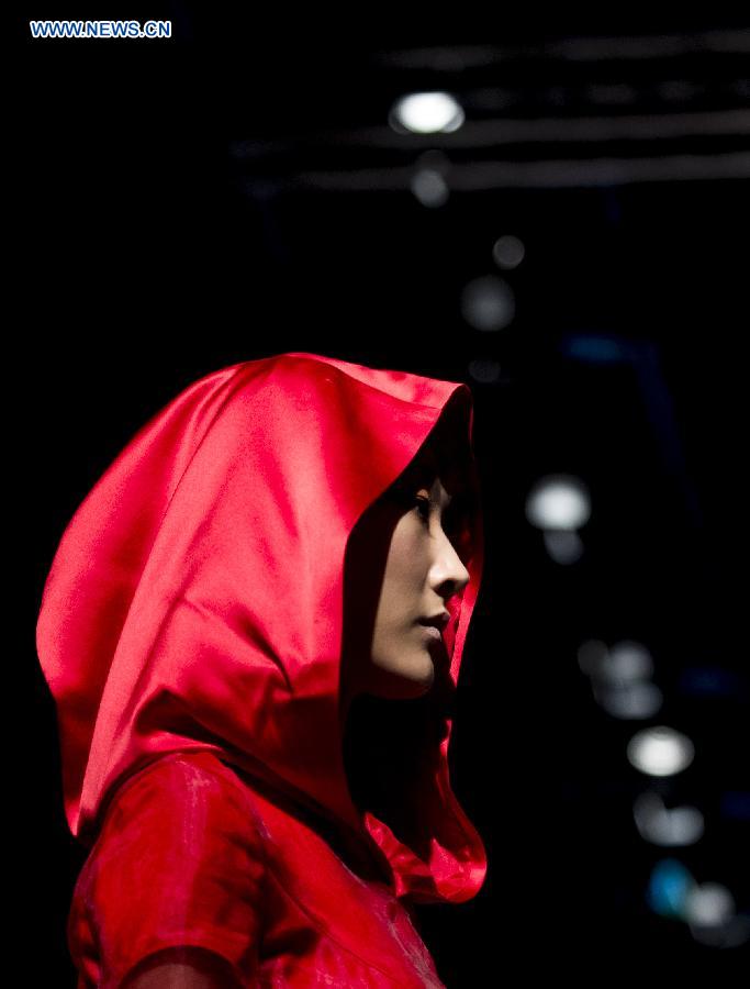 A model shows a creation at the 22nd Hong Kong Fashion Week for Spring/Summer in Hong Kong, south China, July 8, 2015.