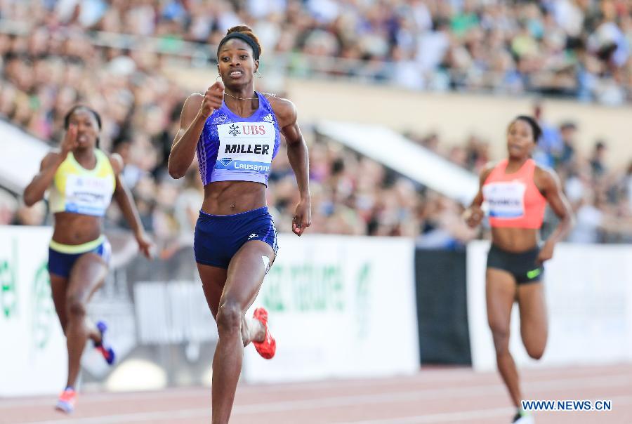 Shaunae Miller (C) of Bahamas competes during the women's 400m race at the 2015 IAAF Diamond League Athletics in Lausanne, Switzerland, on July 9, 2015. Miller claimed the title with 49.92 seconds.