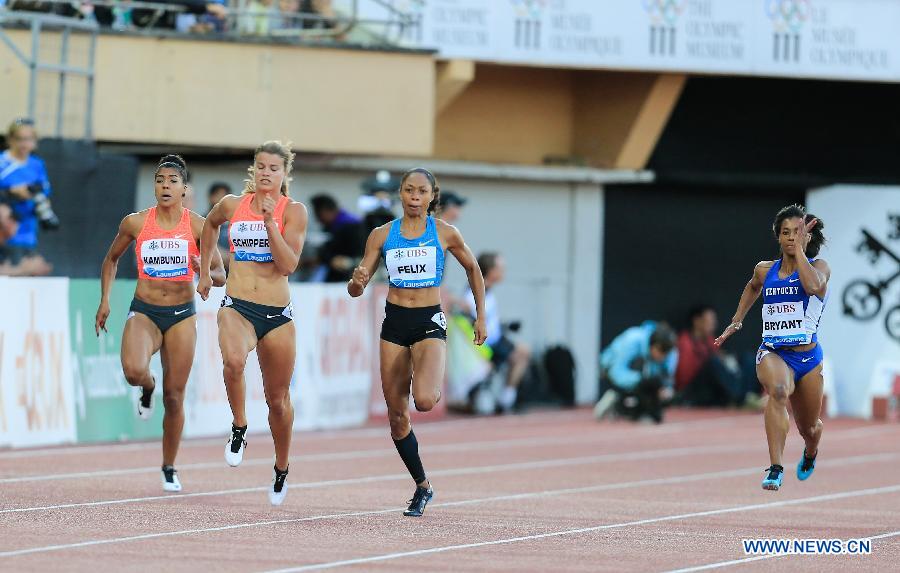 Allyson Felix (2nd R) of the United States competes during the women's 200m race at the 2015 IAAF Diamond League Athletics in Lausanne, Switzerland, on July 9, 2015. Felix claimed the title with 22.09 seconds. 