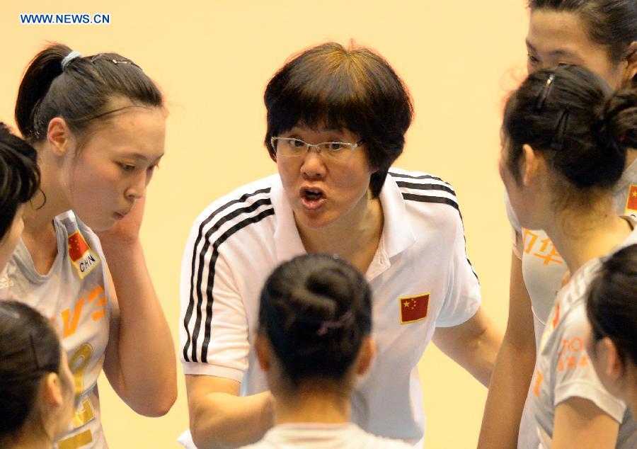 Lang Ping, coach of the Chinese team, gives instructions during the match against Japan at the 2015 FIVB Volleyball World Grand Prix in Saitama, Japan, July 12, 2015.