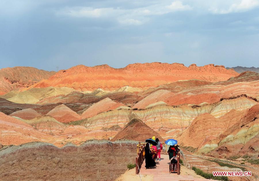 People visit the Danxia landform at the Zhangye Danxia National Geological Park in Zhangye, northwest China's Gansu Province, July 16, 2015. (Xinhua/Qiao Qiming) 