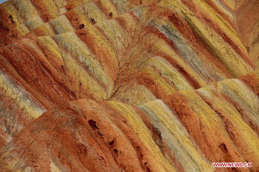 People visit the Danxia landform at the Zhangye Danxia National Geological Park in Zhangye, northwest China's Gansu Province, July 16, 2015. (Xinhua/Qiao Qiming) 